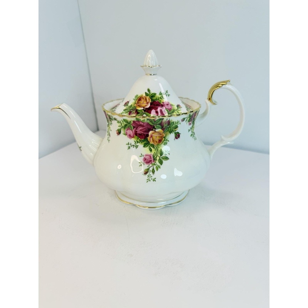 Royal Albert Old Country Roses Tea Pot With Lid Gold Trim 1962